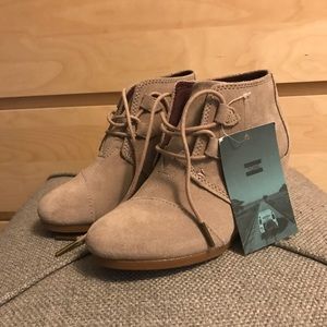 TOMS Wedge Boot Size 6